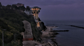 Ancona - Due studentesse trovate seminude ed incoscienti al Passetto